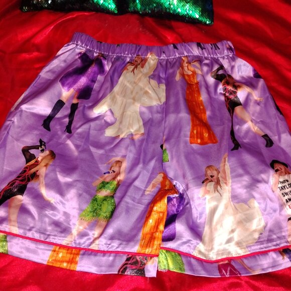 Taylor Swift Pajamas - Picture 4 of 11